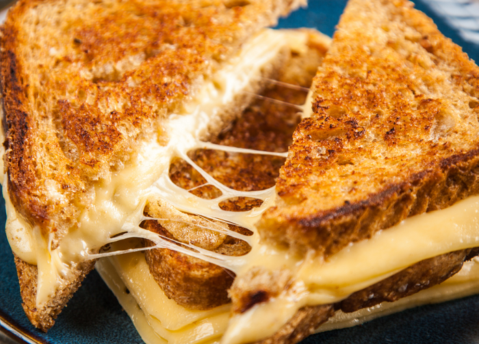 Condimente su queso asado con chile orgánico